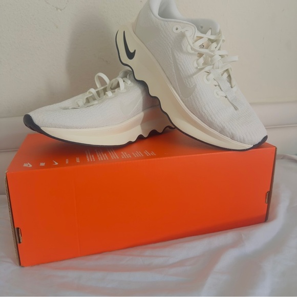Nike White Athletic Sneakers with Breathable Mesh and Sleek great conditions - Picture 7 of 11